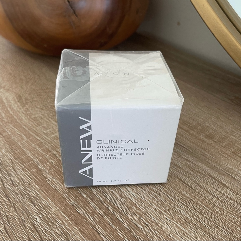 Anew Clinical Wrinkle Corrector